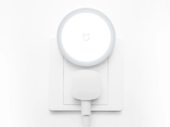 بهترین چراغ هوشمند شیائومی دارای سنسور تشخیص نور Xiaomi Mijia Plug-in Wall Mini LED Night Light MJYD04YL