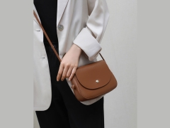 فروش کیف شانه ای زنانه Viney small genuine leather crossbody bag women's 2023 7987