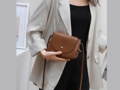خرید کیف شانه ای زنانه Viney small genuine leather crossbody bag women's 2023 7987