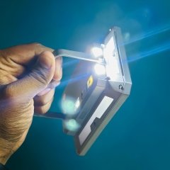 خرید چراغ سیلابی شارژی ضدآب 50 وات گیرآپ