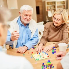 بهترین جعبه تاس کریستالی شفاف اکریلیک پک 50 عددی
