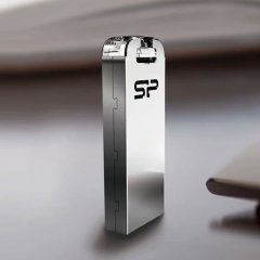 فلش مموری سیلیکون پاور ظرفیت 16 گیگابایت USB 2.0