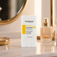 ضد آفتاب استیکی ویتالیر SPF 50 ویتامین سی بی رنگ