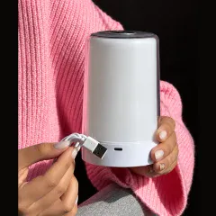 چراغ خواب لمسی مدل C107 شارژی با نور LED چند رنگ
