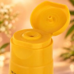 درب کرم ضد آفتاب بی رنگ لافارر SPF ۳۰ مناسب پوست چرب
