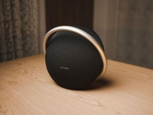 اسپیکر بلوتوث رومیزی قابل حمل هارمن کاردن Harman Kardon Onyx Studio 8