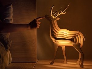 چراغ چوبی رومیزی فانتزی شارژی طرح گوزن Wooden