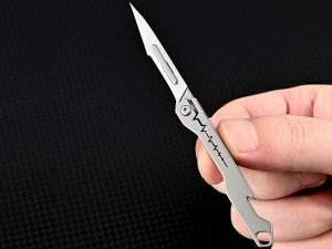 چاقو آنباکسینگ تیتانیومی تاشوی قابل آویز از دسته کلید Titanium alloy mini folding knife