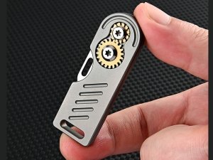 چاقو آنباکسینگ فلزی تاشوی قابل آویز از دسته کلید sharp and high hardness D2 steel mini folding knife