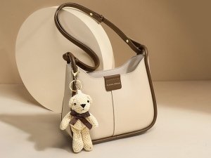 کیف دوشی زنانه چرمی V90018