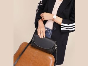 کیف دوشی زنانه چرم با طراحی ساده V90183
