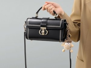 کیف دوشی چند منظوره زنانه چرم  V90532