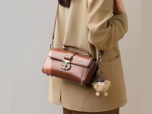 کیف دوشی چند منظوره زنانه چرم  V90532