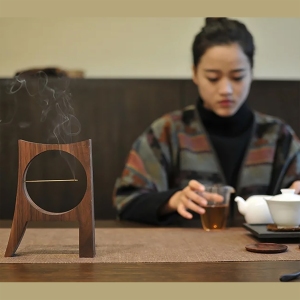 جای عود رومیزی لوکس incense xiangyue با چوب گردوی سیاه درجه یک