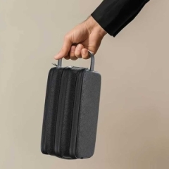کیف دستی گرین لاین در دست