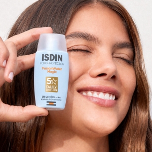 کرم ضد آفتاب بی رنگ ایزدین ISDIN مدل فیوژن واتر مجیک SPF50 حجم 50ml