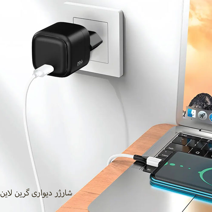 آداپتور متصل به لپ تاپ