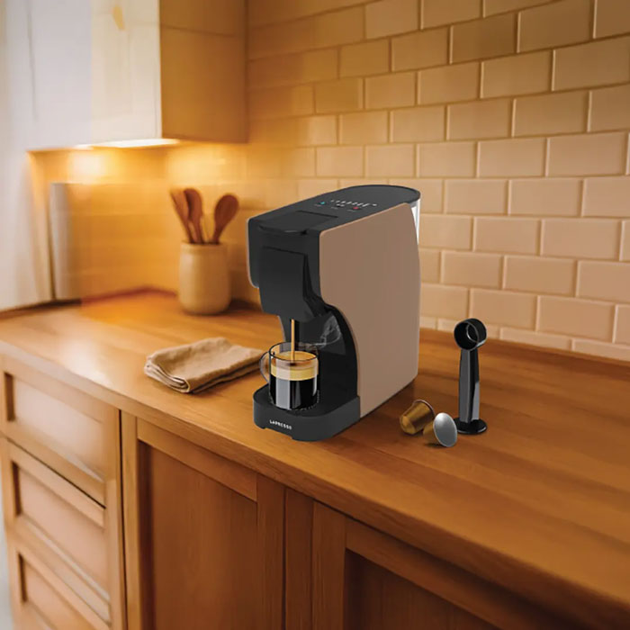 قهوه ساز روی کابینت