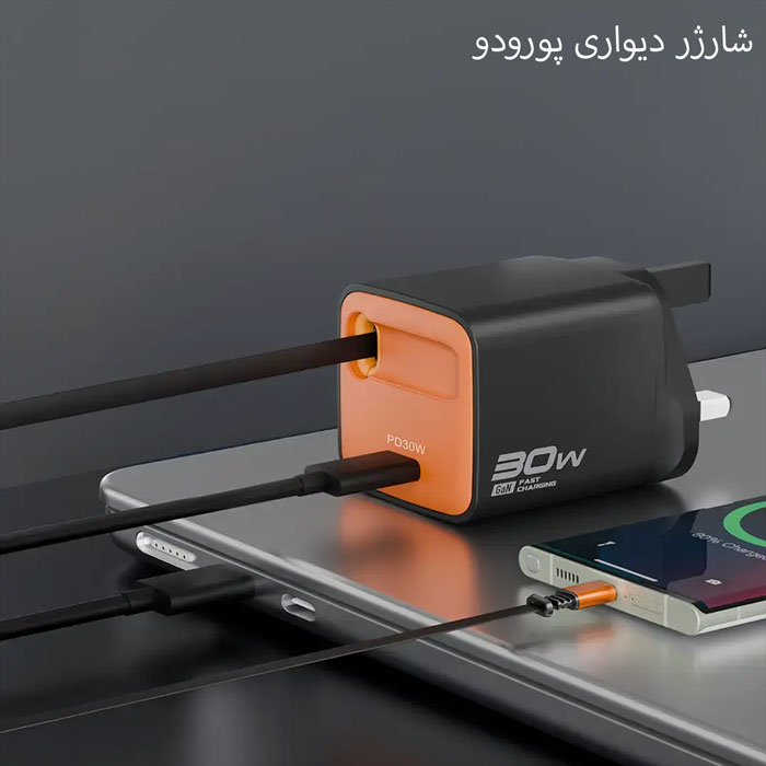 شارژر متصل به موبایل